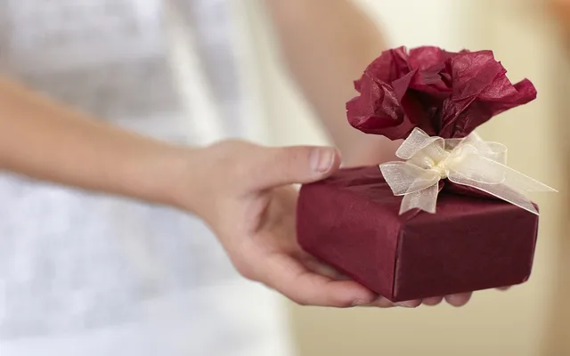 gift, give gifts, gift, gift, gift, gift, gift. Gestire un omaggio che non produce una pubblicazione