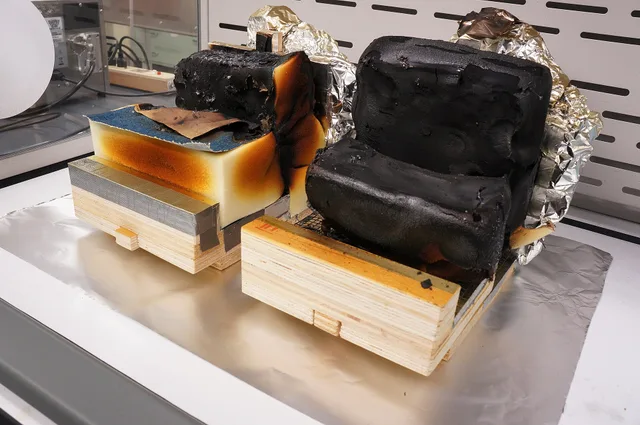 Residues of an identical foam-fabric assembly in the current (left) and in the modified (right) smoldering ignition setup (45 min test duration). The new setup promoted an increase in smoldering rate as compared to the current setup and induced transition to flaming. Credit:Zammarano/NIST Disclaimer. Quando una collaborazione non è adatta al prodotto